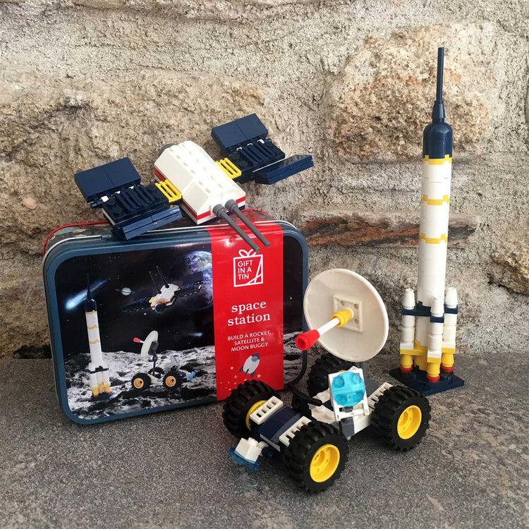 Alternative view of Apples To Pears Gifts in a tin – space station